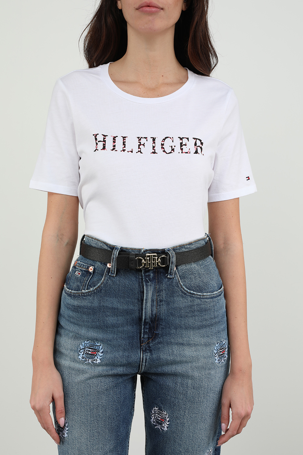 תמונת כל הלוק של חגורה טי-אייץ' קלאב בגוון שחור